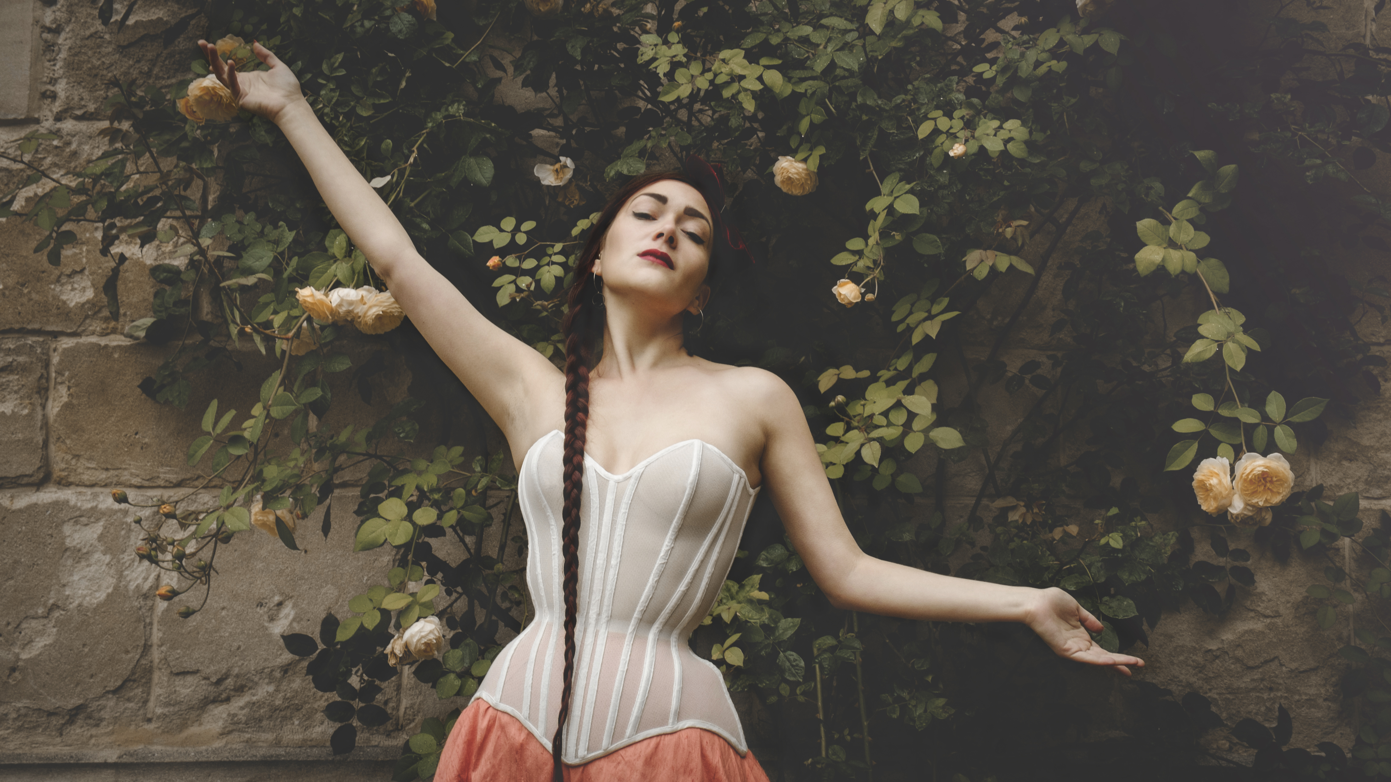 Photo: Sparklewren | Model & Styling: Victoria Dagger | Corset & Hat: Morúa