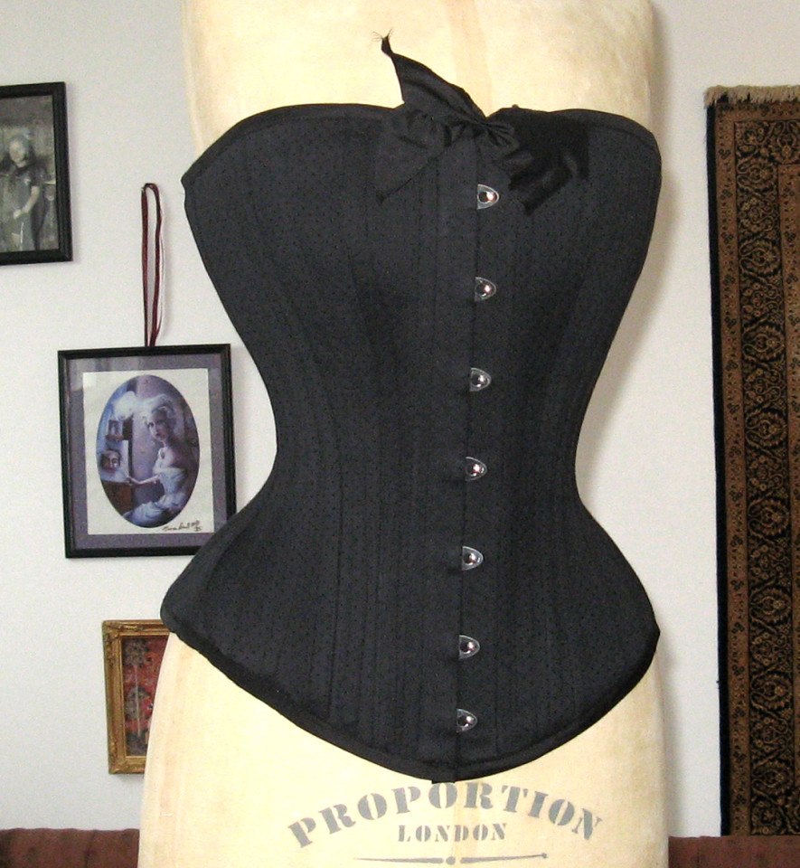 A Morua Victorian corset pattern is the basis for this corset.